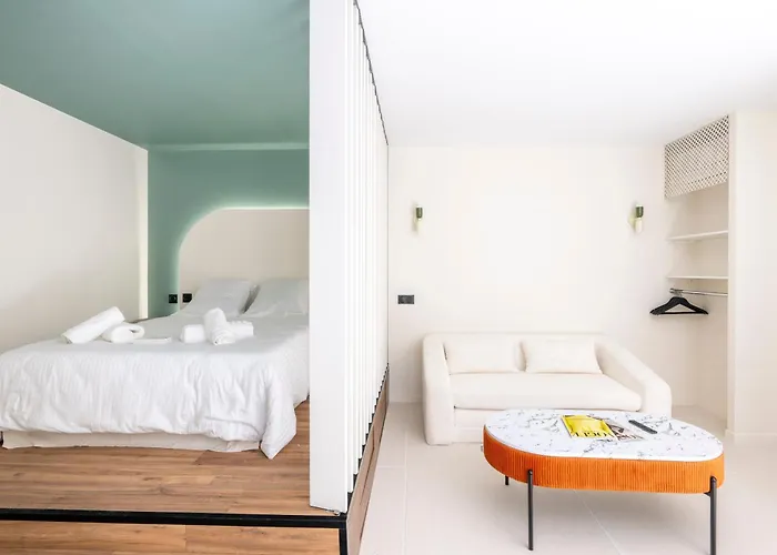 Appartement Terrasse Tropezienne # Luxe - Proche - Jardin *