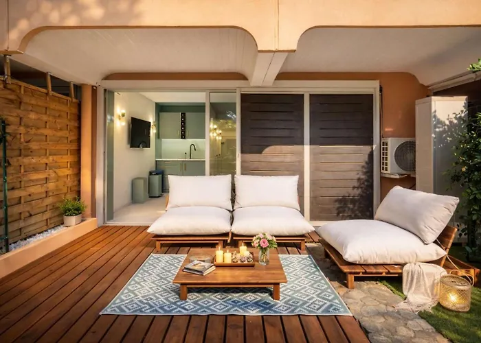 Appartement Terrasse Tropezienne # Luxe - Proche - Jardin