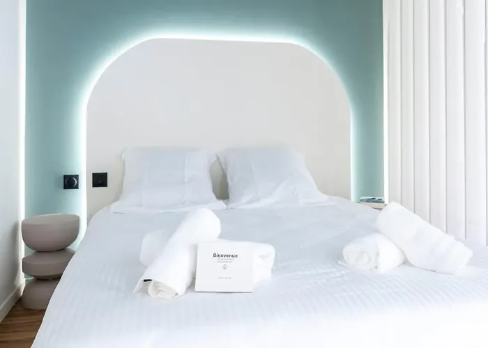 Terrasse Tropezienne # Luxe - Proche Mer - Jardin *